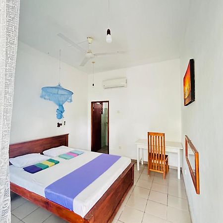 Hostel White House & Sea Food Restaurant Hikkaduwa Exterior foto