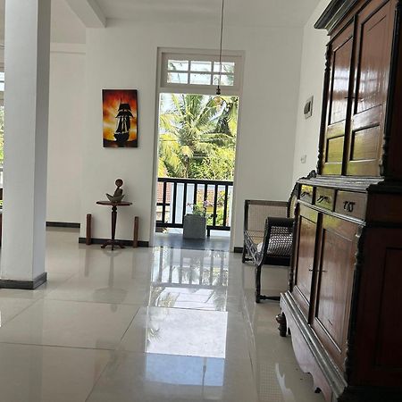 Hostel White House & Sea Food Restaurant Hikkaduwa Exterior foto