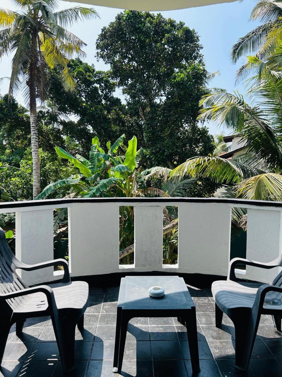 Hostel White House & Sea Food Restaurant Hikkaduwa Exterior foto