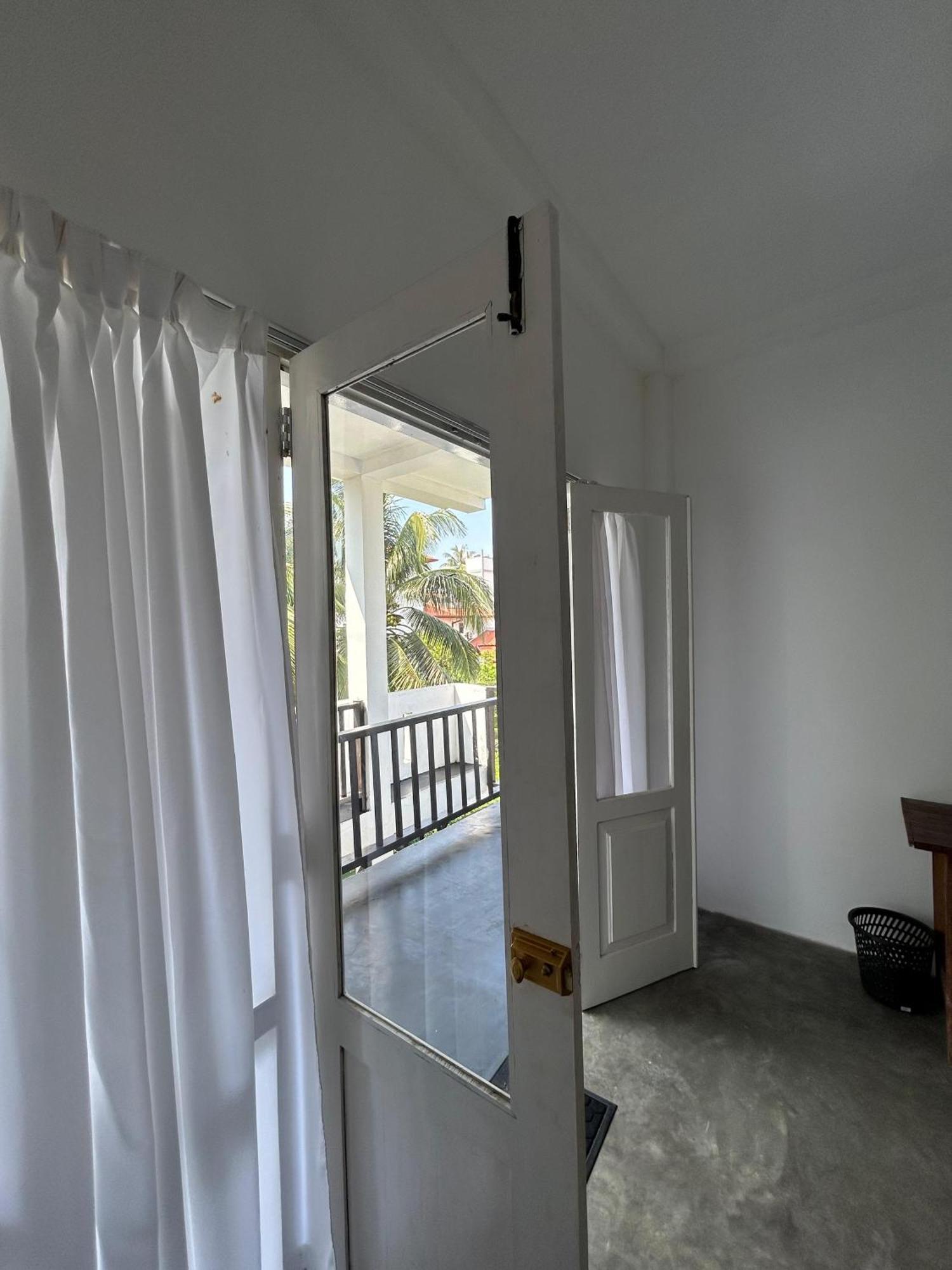 Hostel White House & Sea Food Restaurant Hikkaduwa Exterior foto