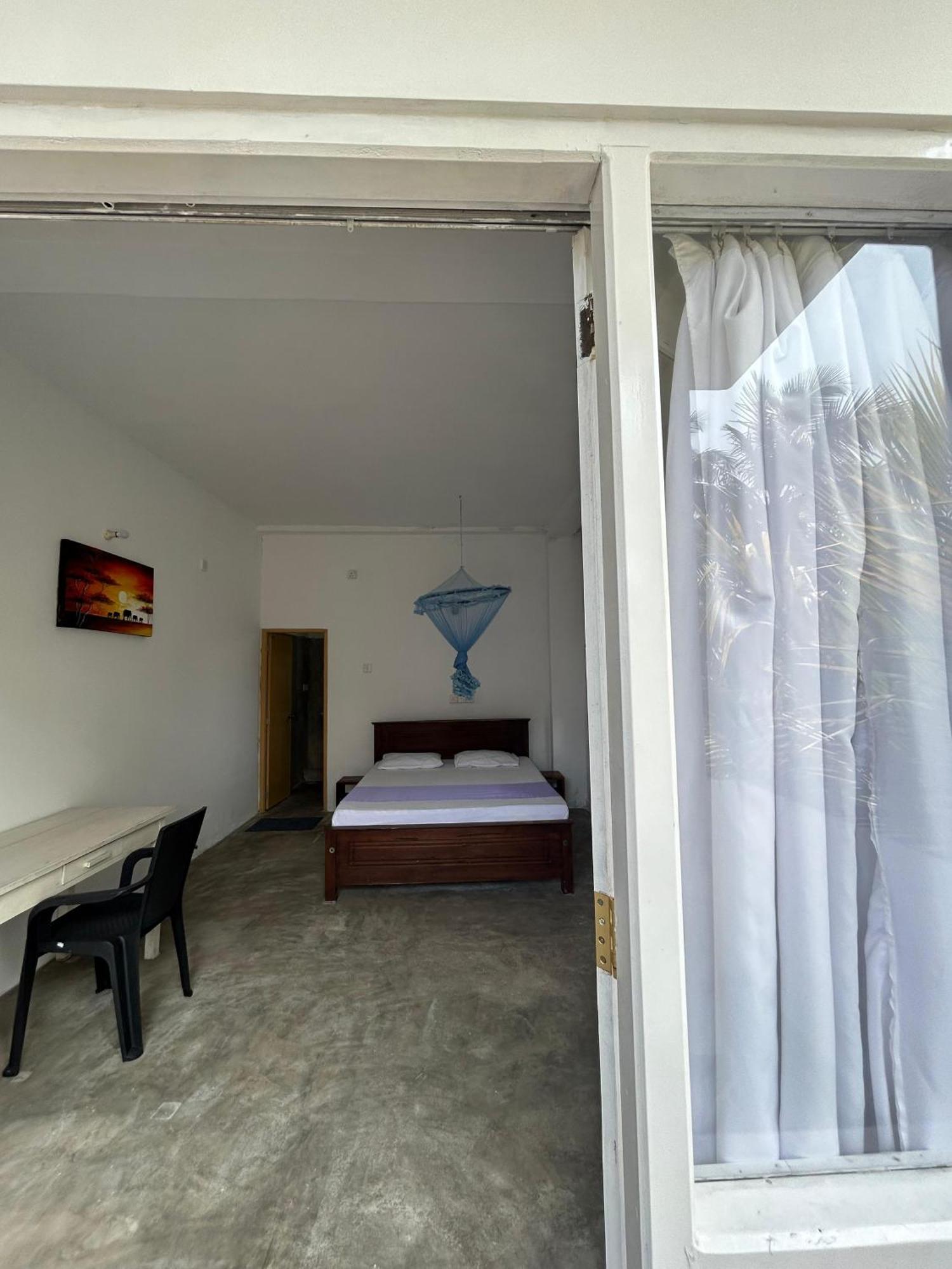Hostel White House & Sea Food Restaurant Hikkaduwa Exterior foto
